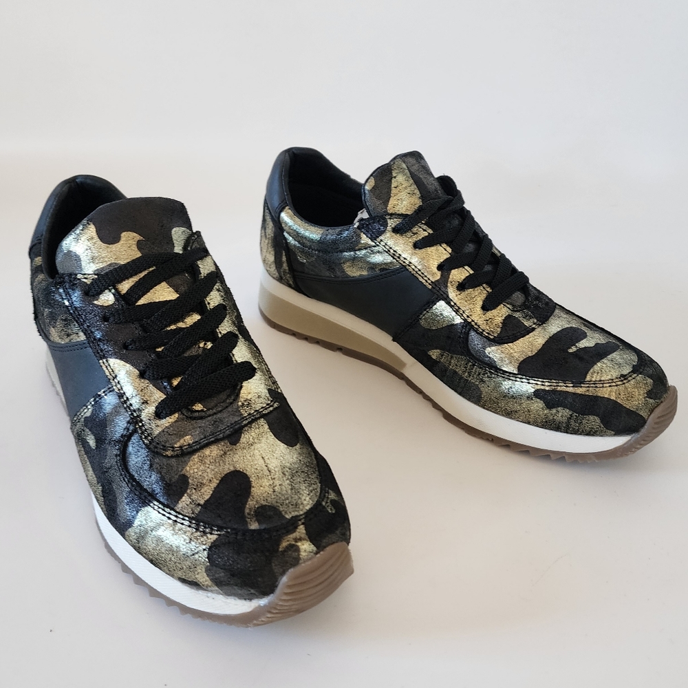 Cofi Fashion Womens black and gold sneakers size 7